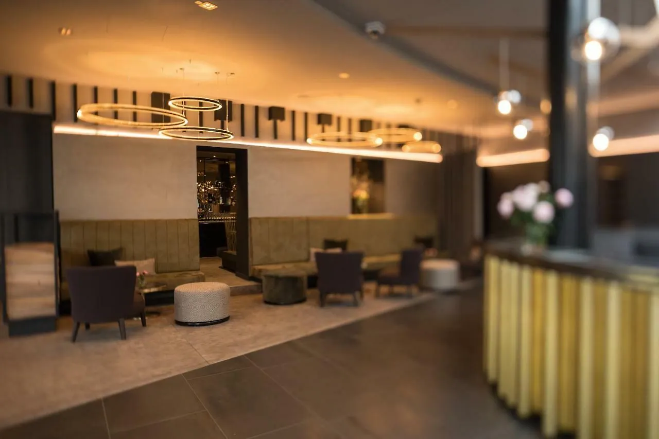 **** Hotel Parkhotel Schmid Adelsried Německo